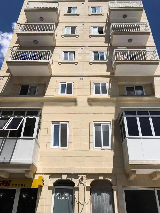 F9 3, Private Two Single Beds With Shared Bathroom In Shared Flat *