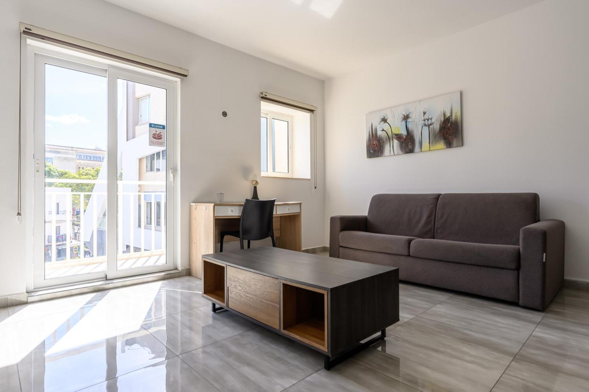 F9 3, Private Two Single Beds With Shared Bathroom In Shared Flat Проживание в семье *