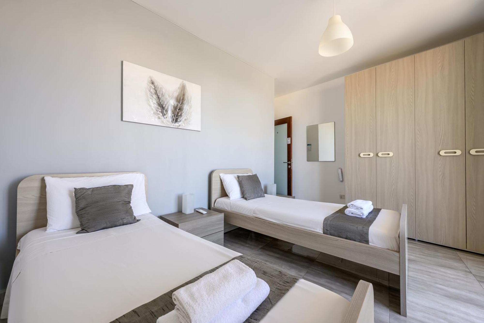 F9 3, Private Two Single Beds With Shared Bathroom In Shared Flat * Msida