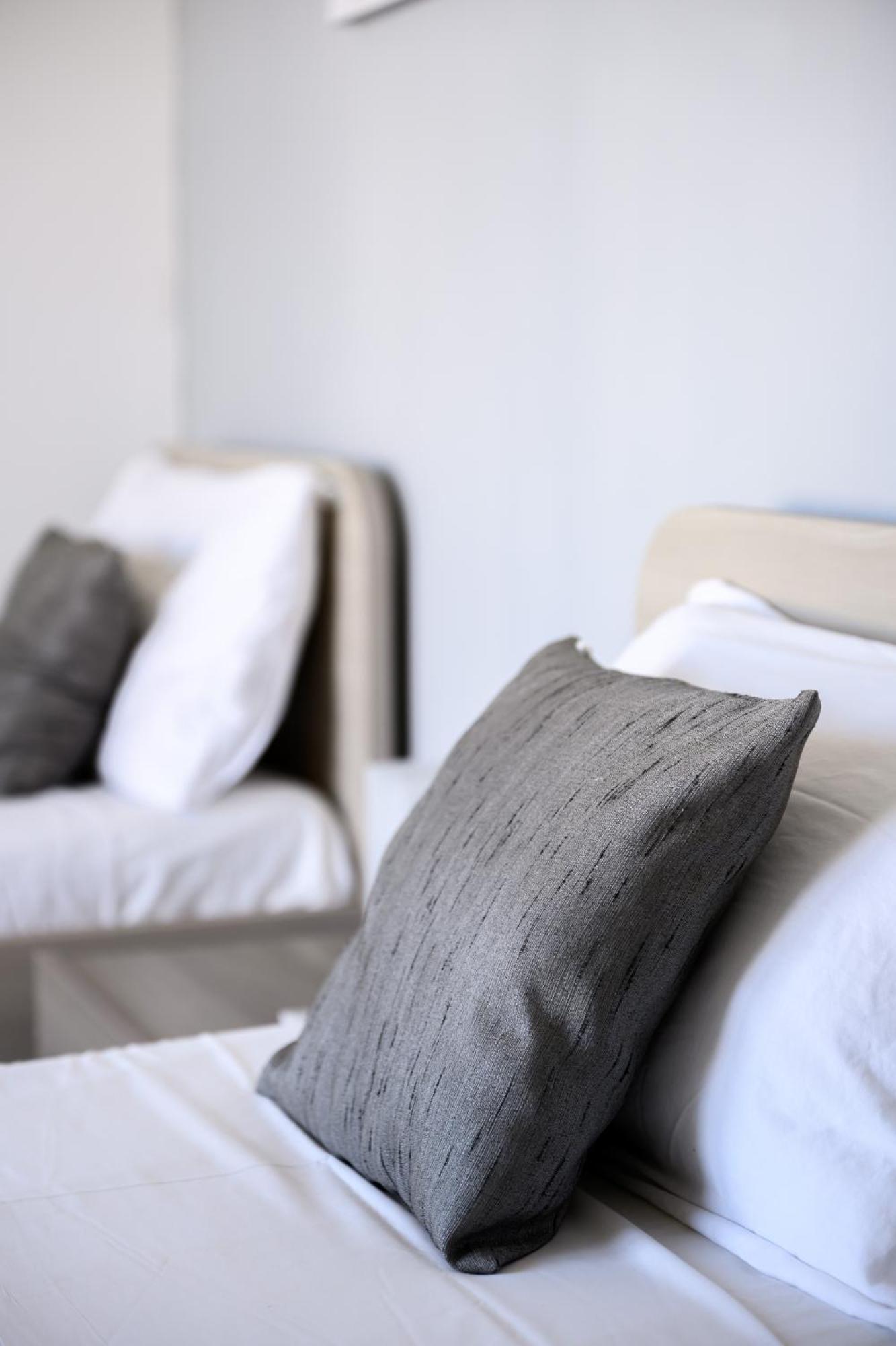 F9 3, Private Two Single Beds With Shared Bathroom In Shared Flat
